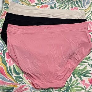 Lululemon 3-Pack High-Waist Seamless Briefs - Pink, Black, Ivory